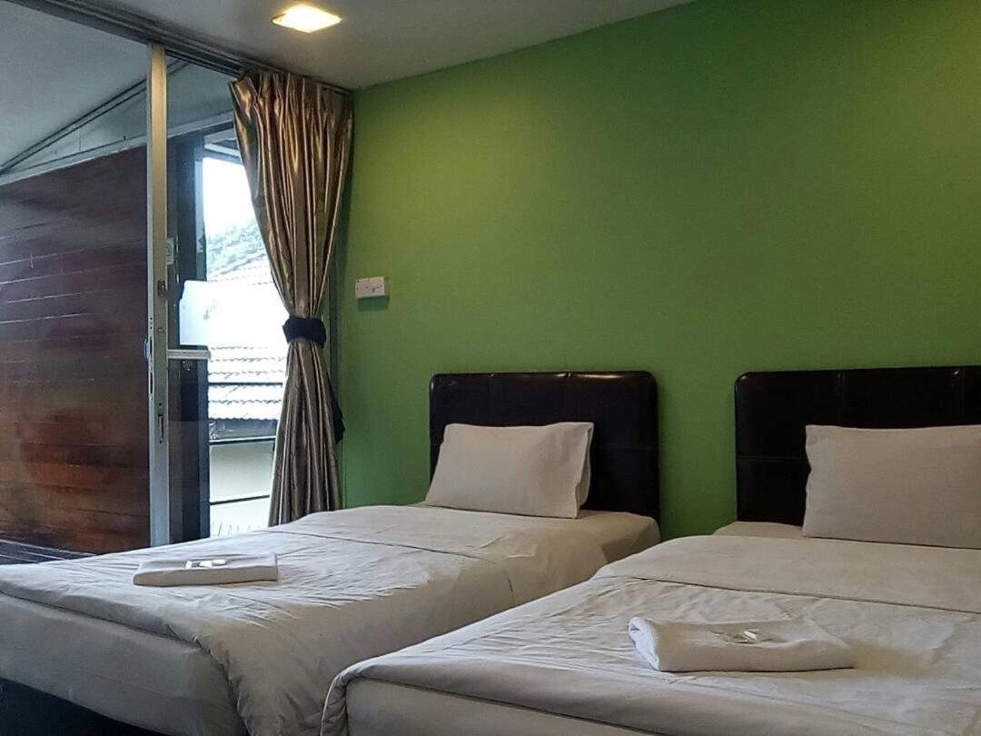 J Residence Kundasang Room photo